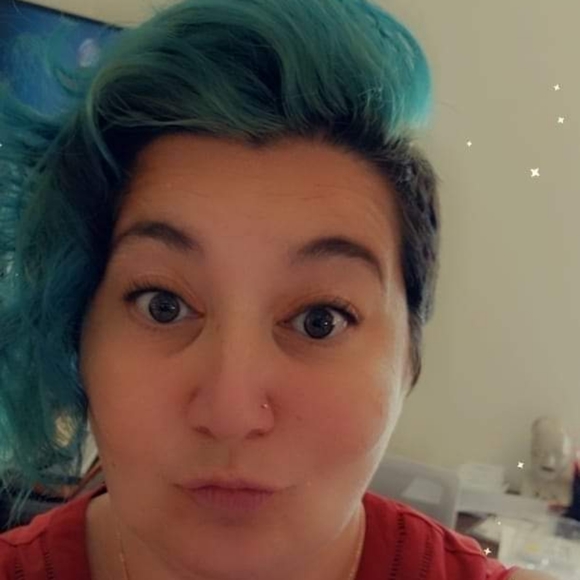 Meet your Posher, Laura - Picture 1 of 1